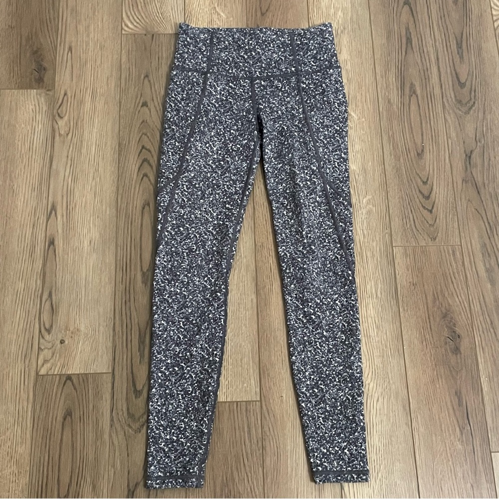 Athleta Salutation‎ Stash Pocket Tight